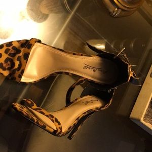 Leopard print strapped sandal